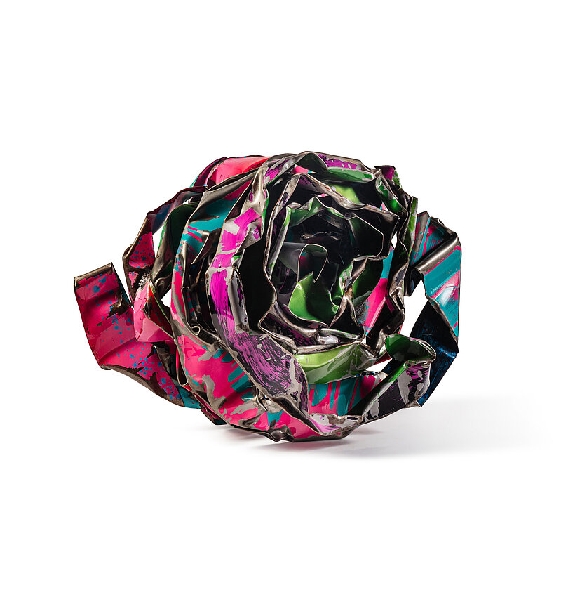 John Chamberlain, Petittoes Pogamogan, 1990, bemalter und chromierter Stahl, 43 x 60.5 x 30.5 cm