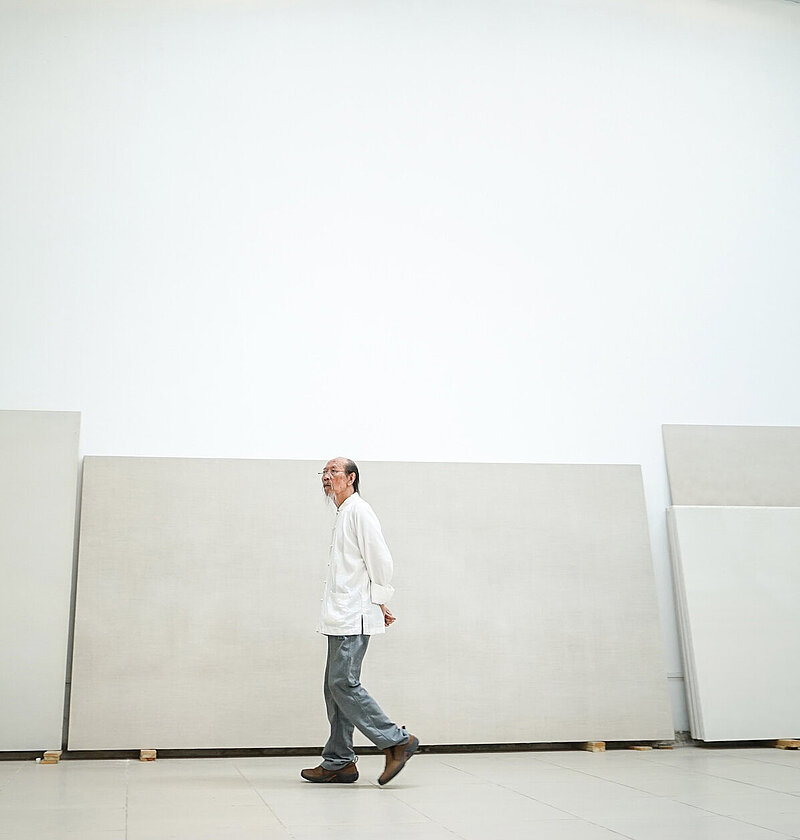 Qiu Shihua in seinem Atelier, Peking 2016. Copyright: HuaXia