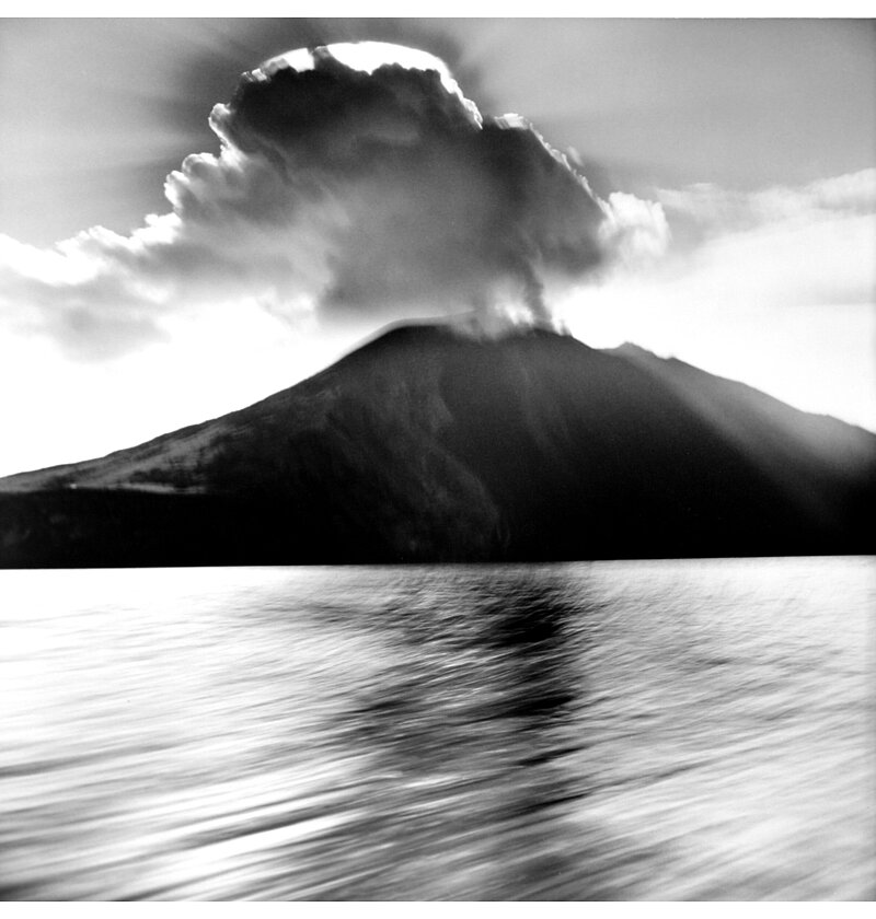 Mimmo Jodice, Stromboli, 1999, tirage sur papier gélatino-argentique, 50 x 50 cm