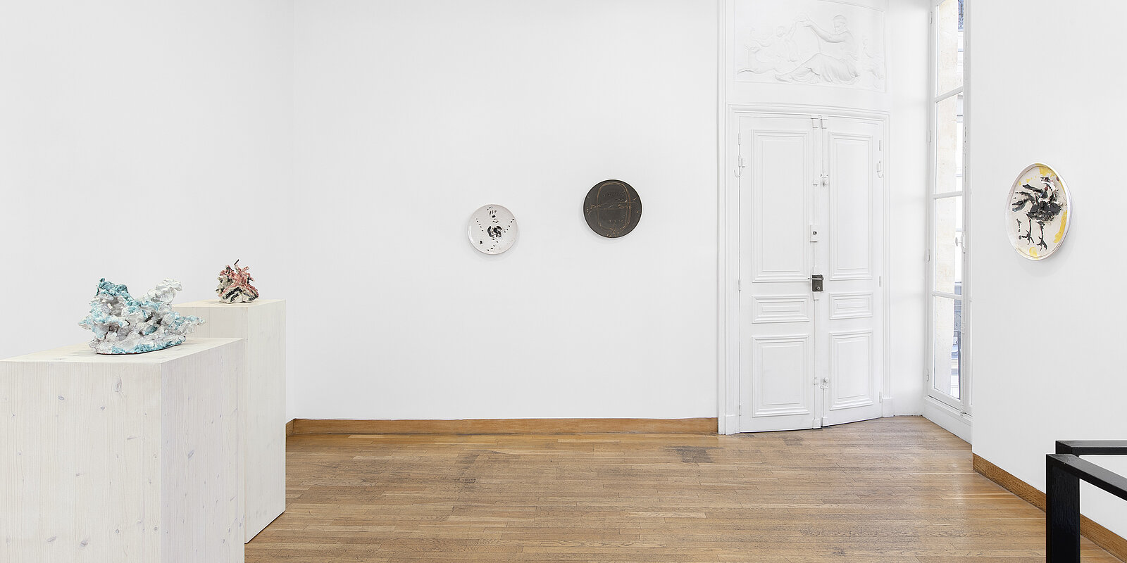 Installationsansicht, Lucio Fontana. Ceramics, Galerie Karsten Greve Paris. Foto: Nicolas Brasseur