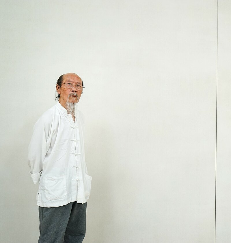 Portrait de Qiu Shihua dans son studio à Beijing, 2016. Photo : HuaXia