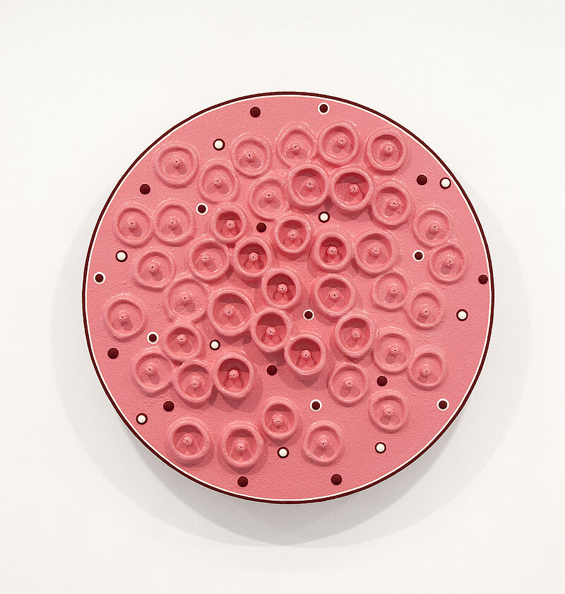 Formation of Pink, 2004, Acryl Emaille, Vinyl, Glasperlen, Silikon, Holz, Tiefe: 12,7 cm,  Ø 91,4 cm (Detail)