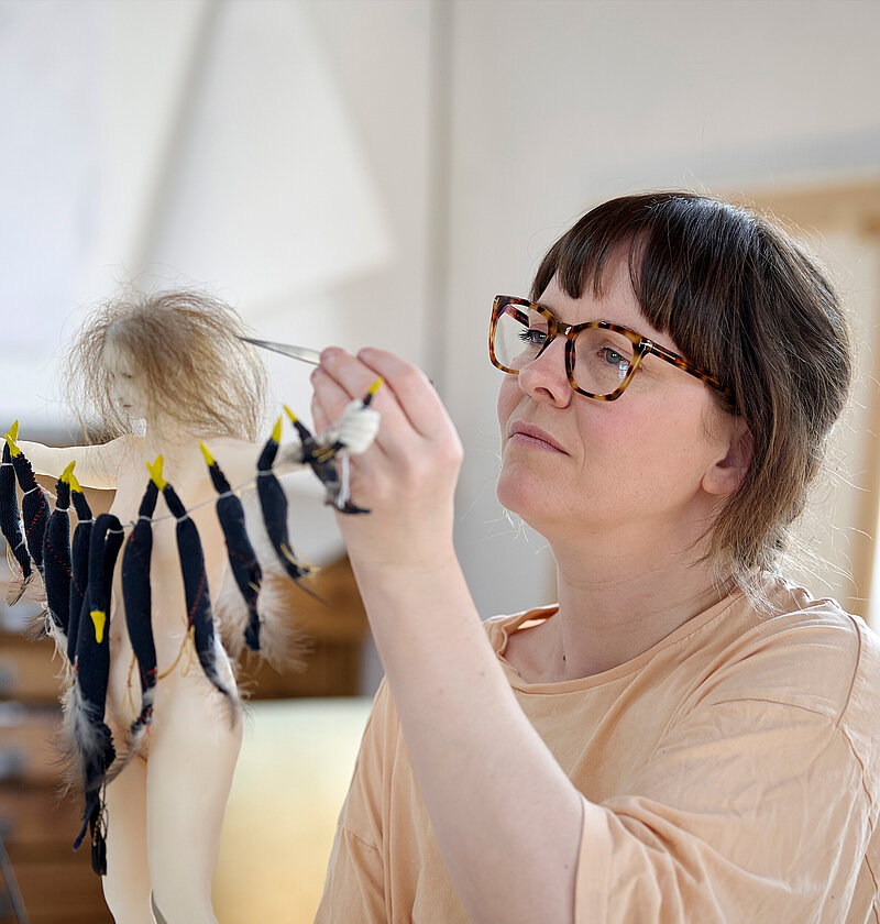 Claire Morgan in ihrem Studio. Foto: John McKenzie